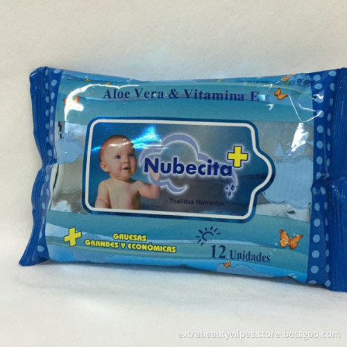 Les soins de bébé jetables poussent les lingettes humides de tissus propres